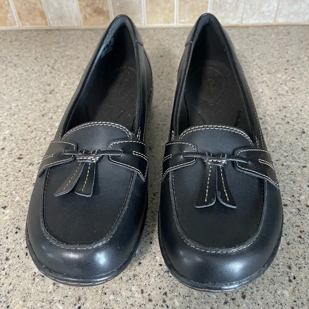 Clark’s Women’s Black Leather Loafers Size 9W Ortholite Footbed - Picture 2 of 9